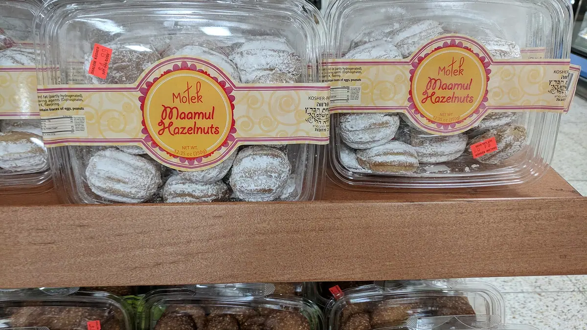 Greenhalgh's – bakery in Bootle town centre